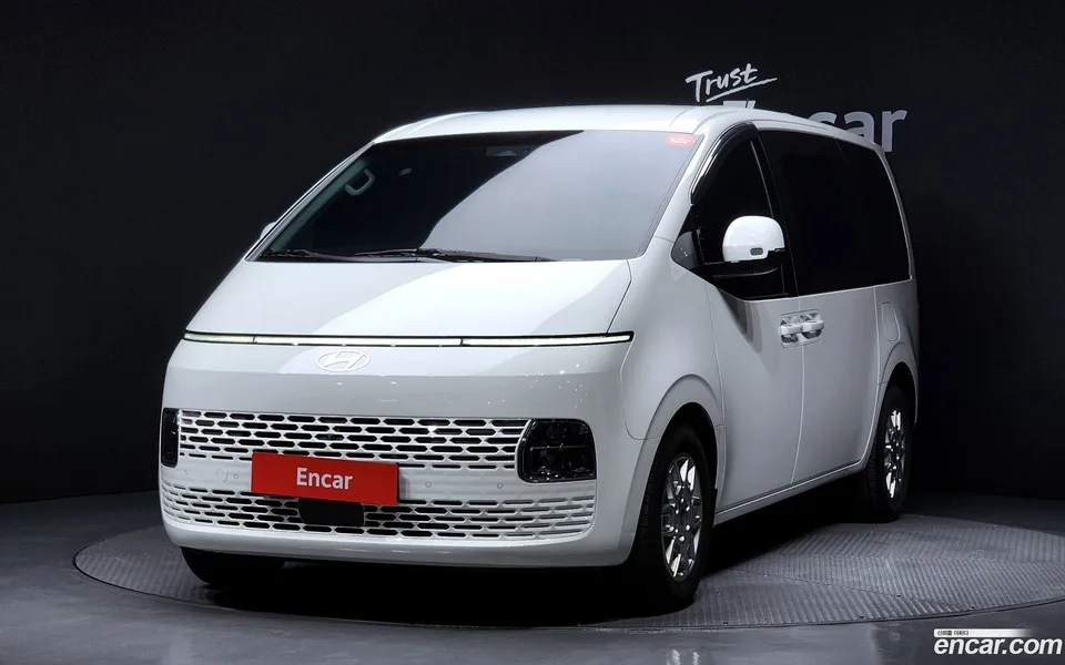 Hyundai Staria 3 2024 — фото 1, купить с доставкой в Москву
