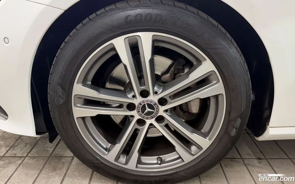 Mercedes-Benz E-Class E250 2023 — миниатюра 2