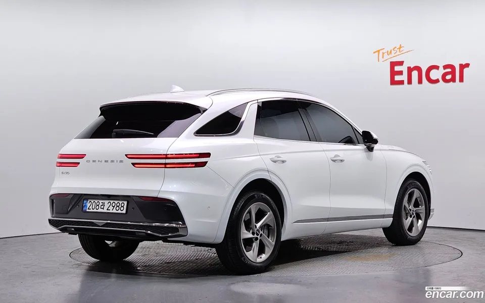 Genesis GV70 2.5T 2WD 2024 — миниатюра 2