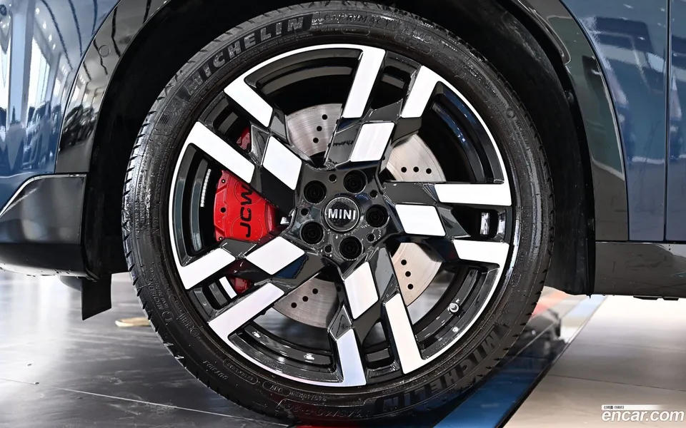MINI Cooper S Countryman ALL4 JCW 2025 — миниатюра 2