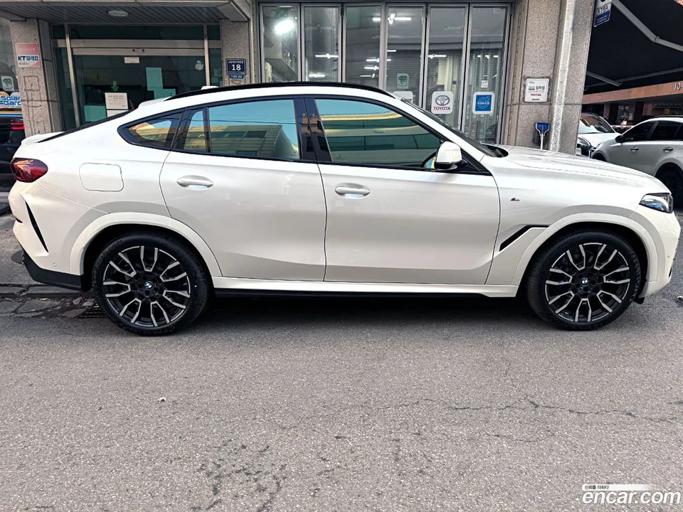 BMW X6 xDrive40i M 2025 — миниатюра 2