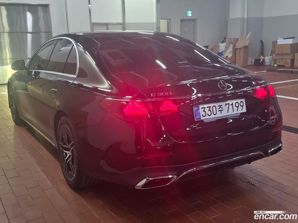 Mercedes-Benz E-Class E300 4MATIC AMG Line 2025 — миниатюра 2