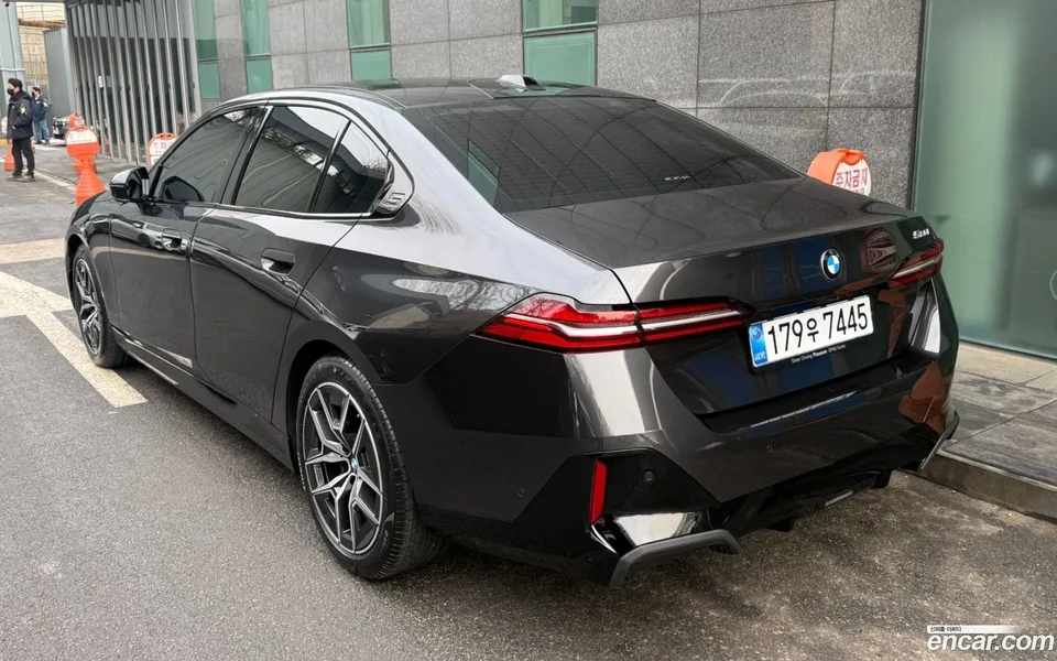 BMW 5 Series 520i M 2026 — миниатюра 3