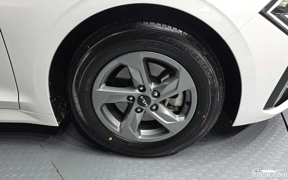 Kia K5 2.0 LPi() 2023 — thumbnail 5