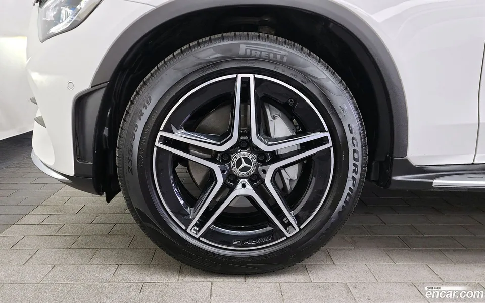 Mercedes-Benz GLC-Class GLC300 4MATIC 2023 — миниатюра 2
