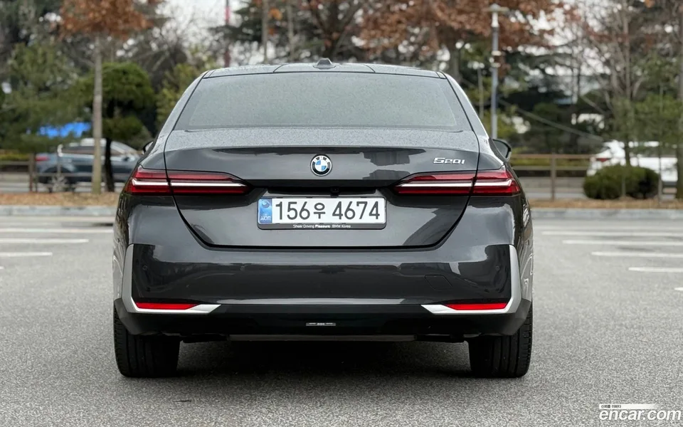 BMW 5 Series 520i 2025 — миниатюра 4