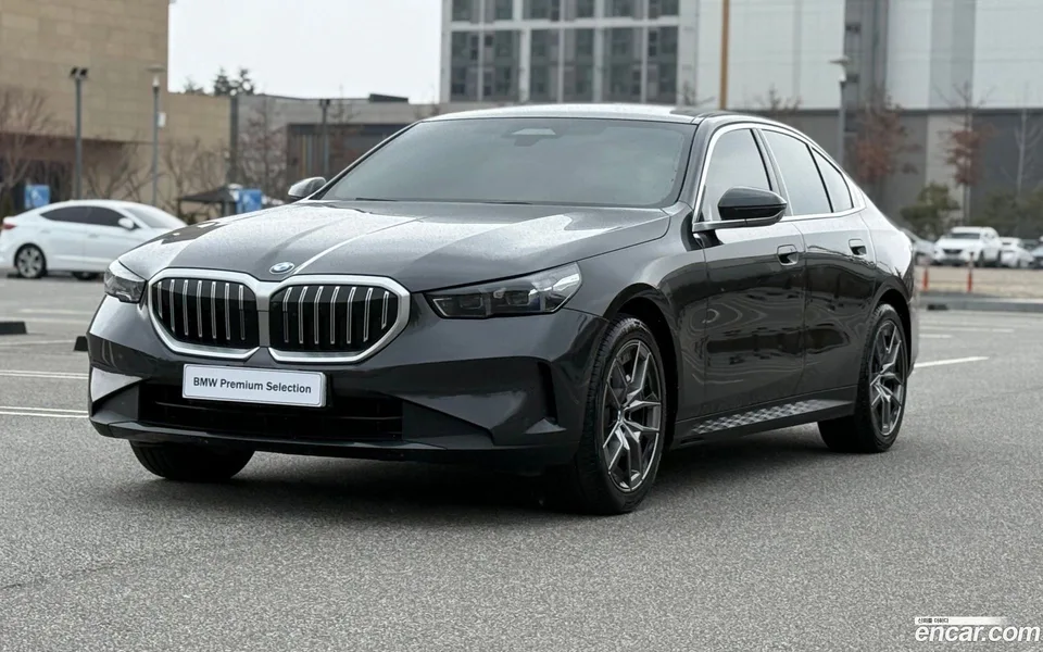 BMW 5 Series 520i 2025 — фото 1, купить с доставкой в Москву