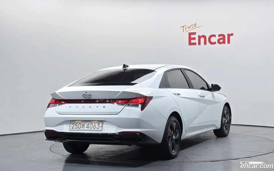 Hyundai Avante Hybrid 2022 — миниатюра 2