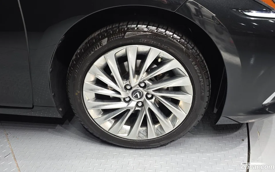 Lexus ES 300h 2023 — миниатюра 5