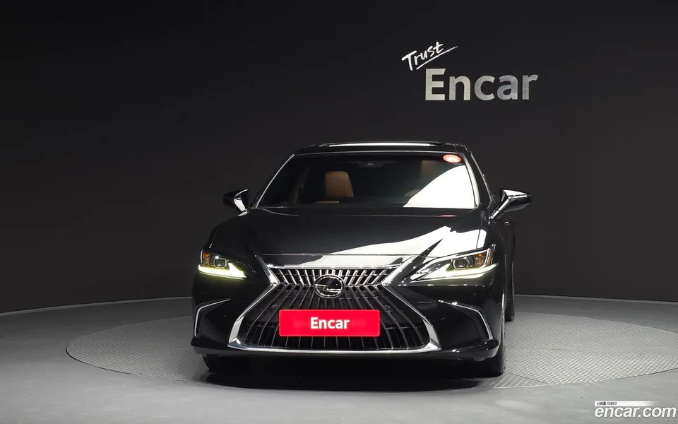 Lexus ES 300h 2023 — миниатюра 3
