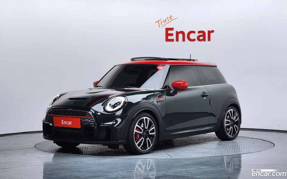MINI Cooper S JCW 2024 — фото 1, купить с доставкой в Москву