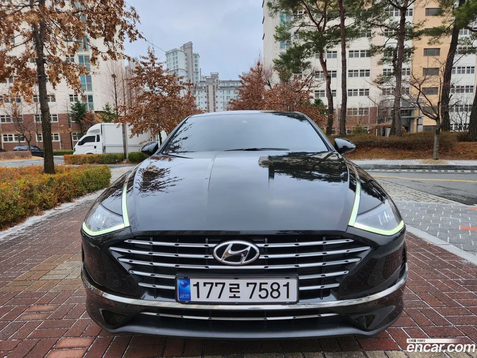 Hyundai Sonata Hybrid 2022 — фото 1, купить с доставкой в Москву