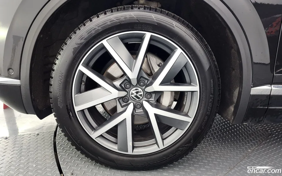 Volkswagen Touareg 3.0 TDI 2023 — миниатюра 2