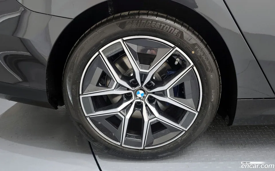 BMW i5 xDrive 40 M 2025 — миниатюра 2