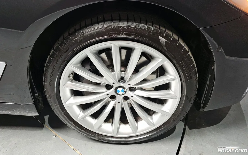 BMW 5 Series 530i xDrive 2023 — миниатюра 2
