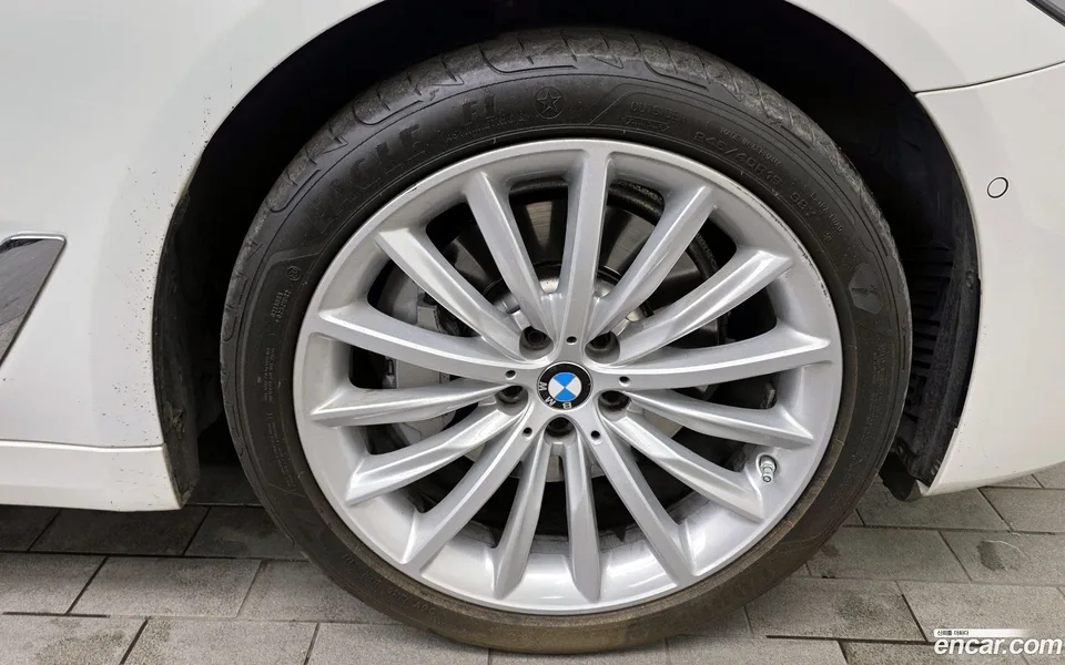 BMW 5 Series 530i 2023 — миниатюра 2
