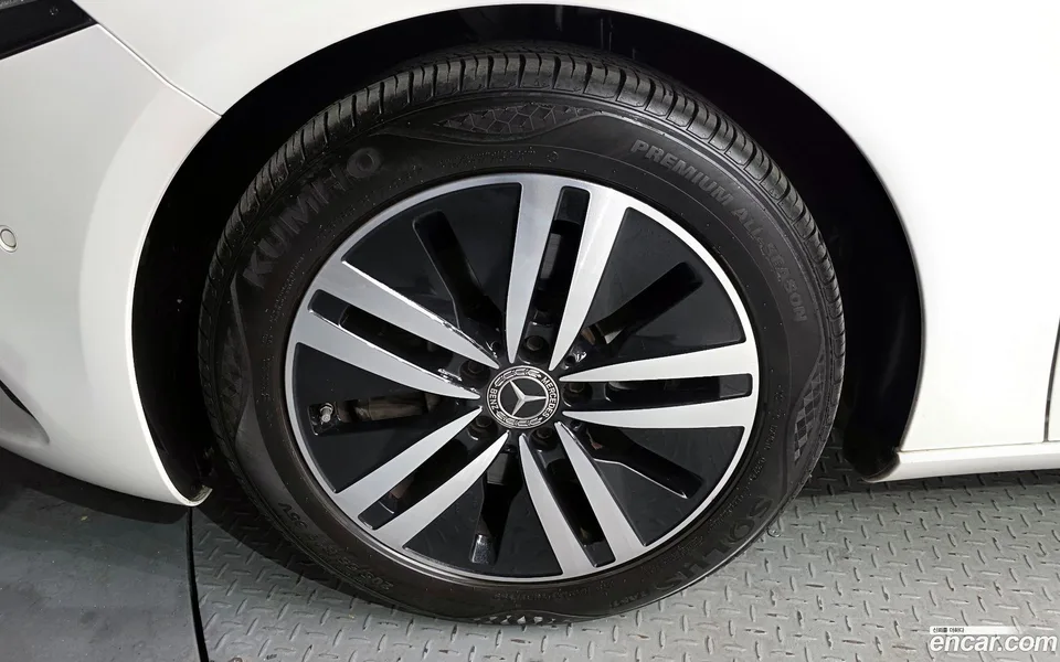 Mercedes-Benz A-Class A220 2022 — миниатюра 2