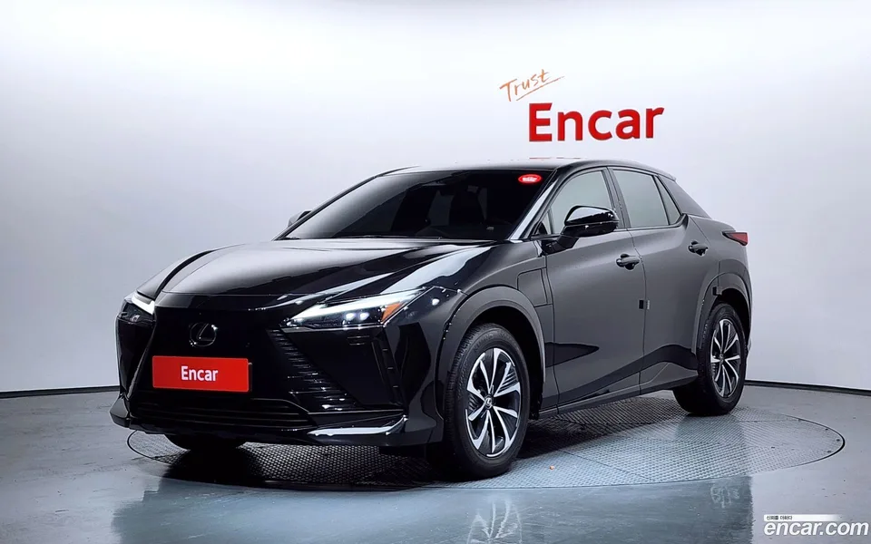 Lexus RZ 450e 2023 — фото 1, купить с доставкой в Москву