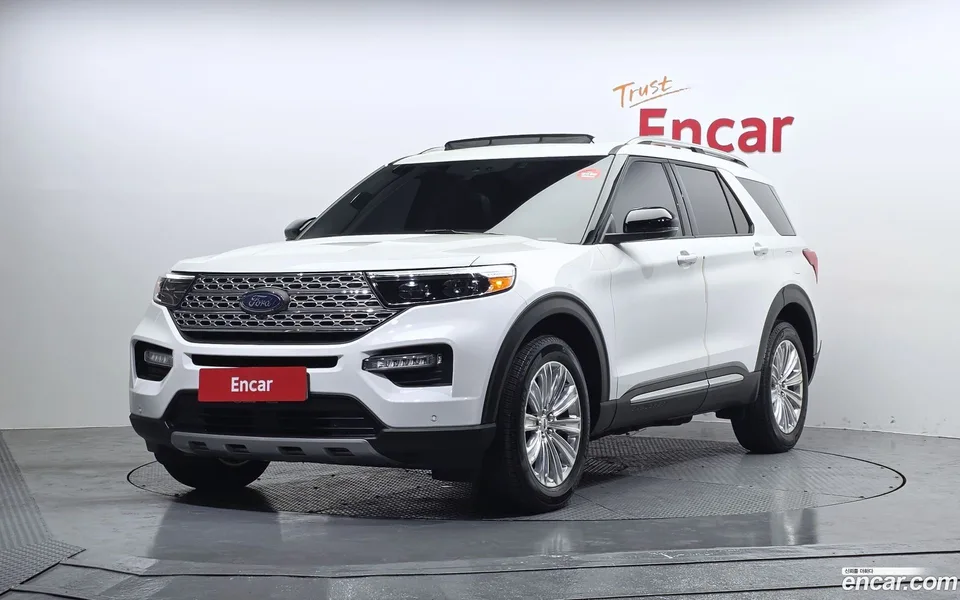 Ford Explorer 2.3 4WD 2023 — фото 1, купить с доставкой в Москву