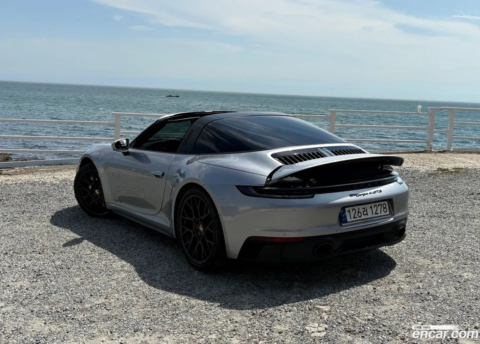 Porsche 911 (992) 4 GTS 2023 — миниатюра 2