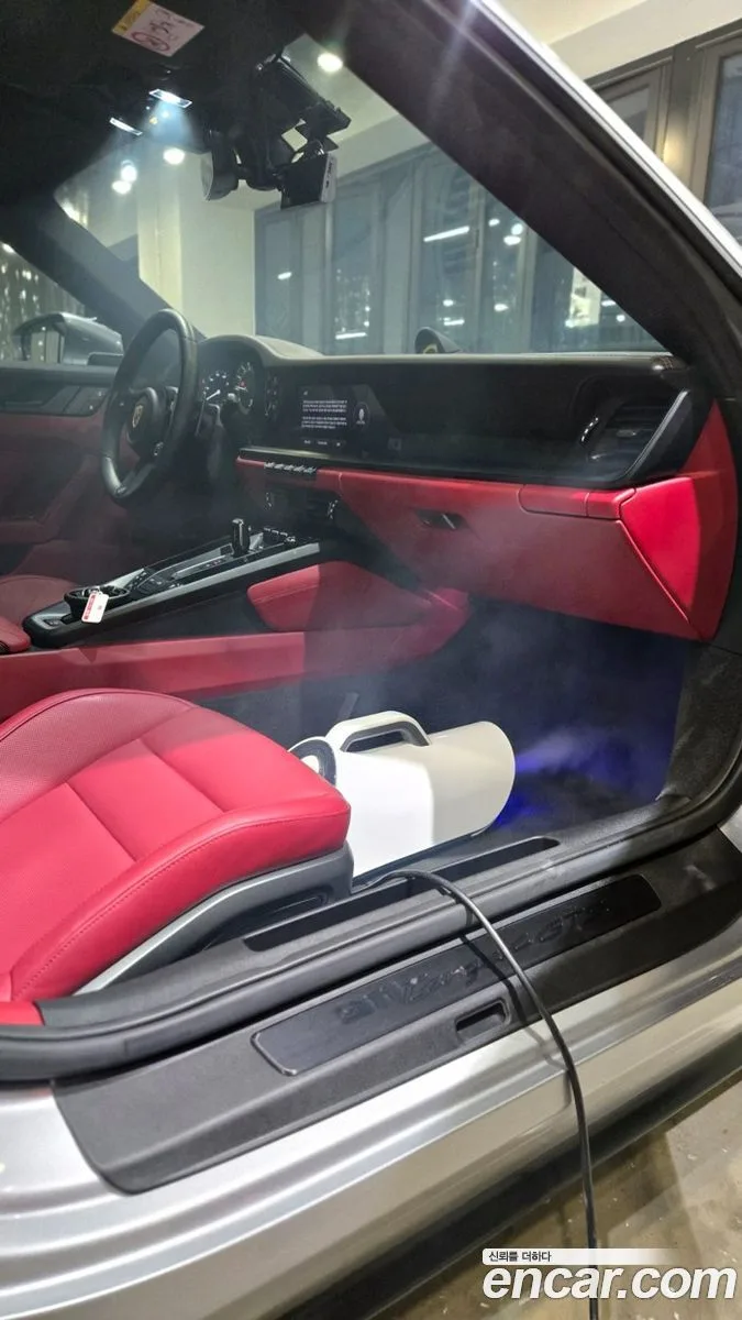 Porsche 911 (992) 4 GTS 2023 — миниатюра 3