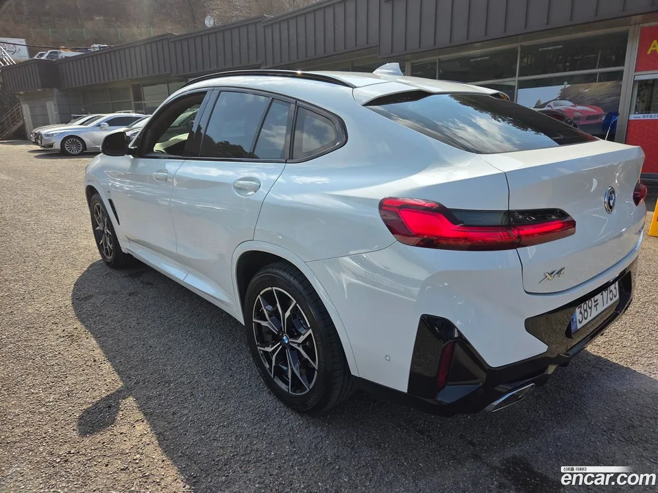 BMW X4 xDrive20i M 2023 — миниатюра 2