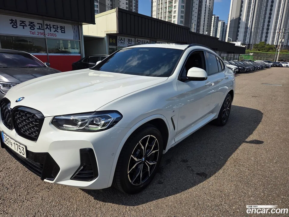 BMW X4 xDrive20i M 2023 — миниатюра 3