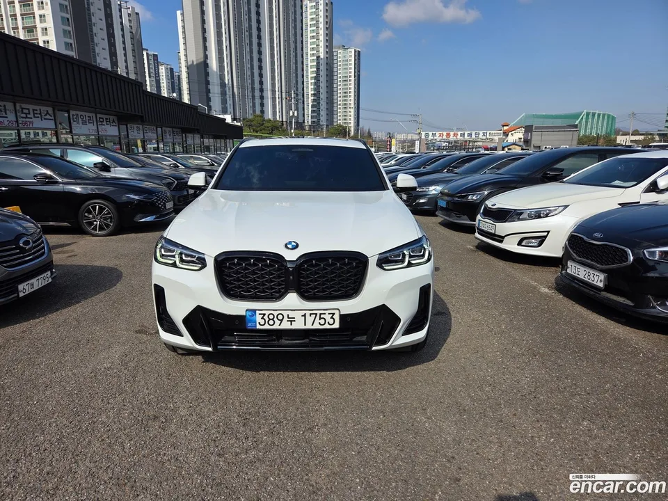 BMW X4 xDrive20i M 2023 — фото 1, купить с доставкой в Москву