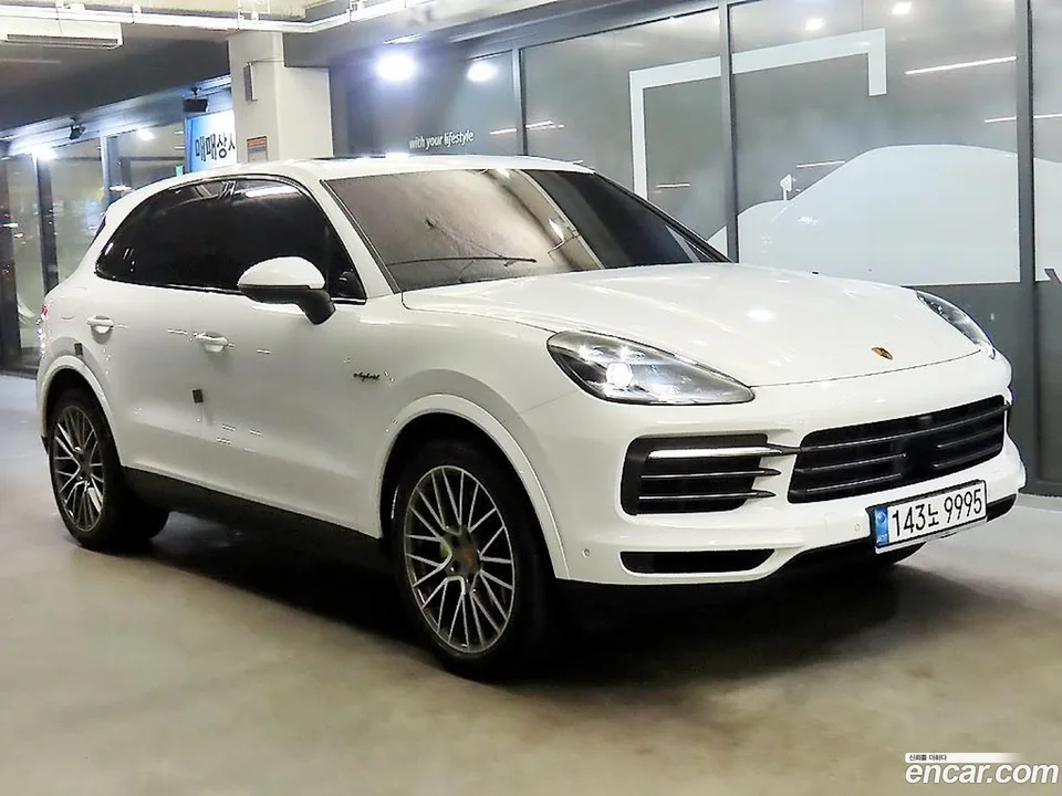Porsche Cayenne 3.0 E- 2022 — фото 1, купить с доставкой в Москву
