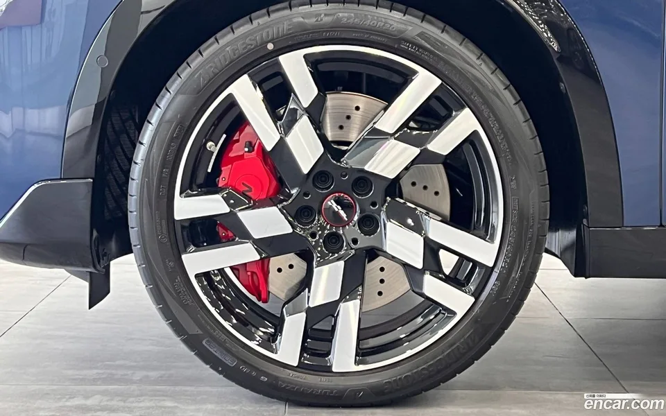 MINI Cooper S Countryman ALL4 JCW 2025 — миниатюра 2