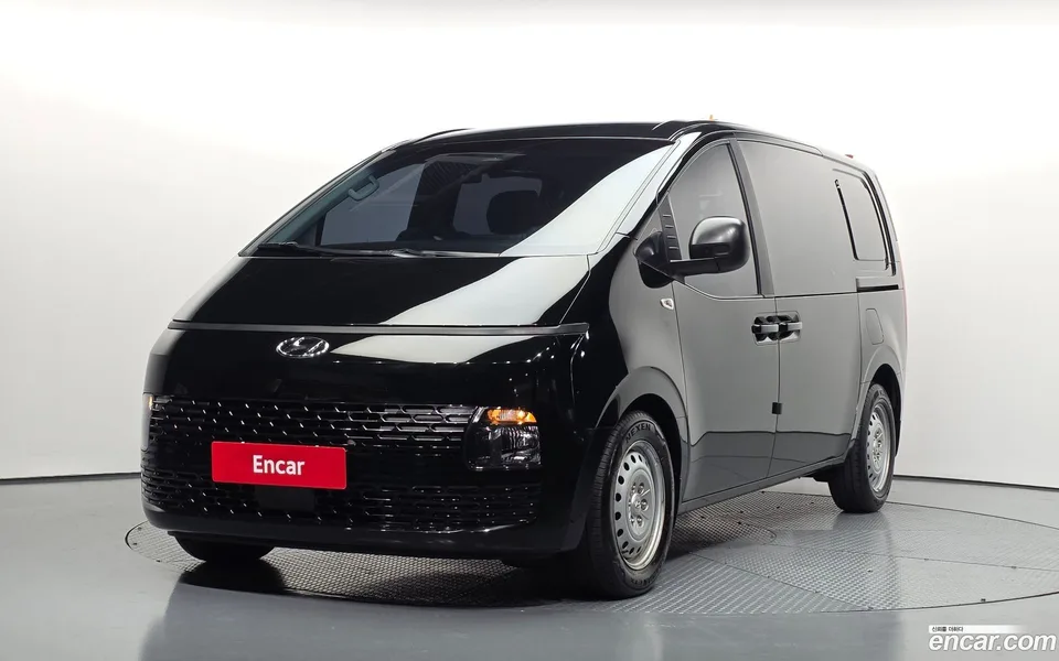 Hyundai Staria 5 2022 — фото 1, купить с доставкой в Москву