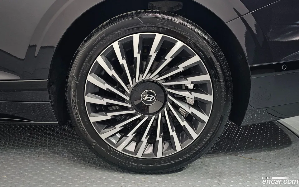 Hyundai Grandeur 2.5 2WD 2023 — миниатюра 2