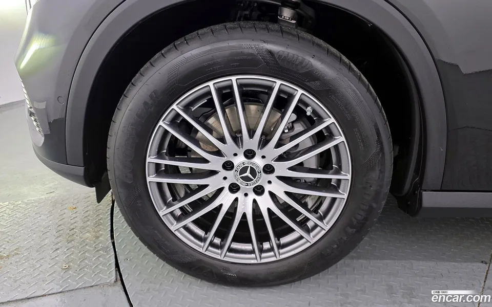 Mercedes-Benz GLC-Class GLC300 4MATIC 2025 — миниатюра 2