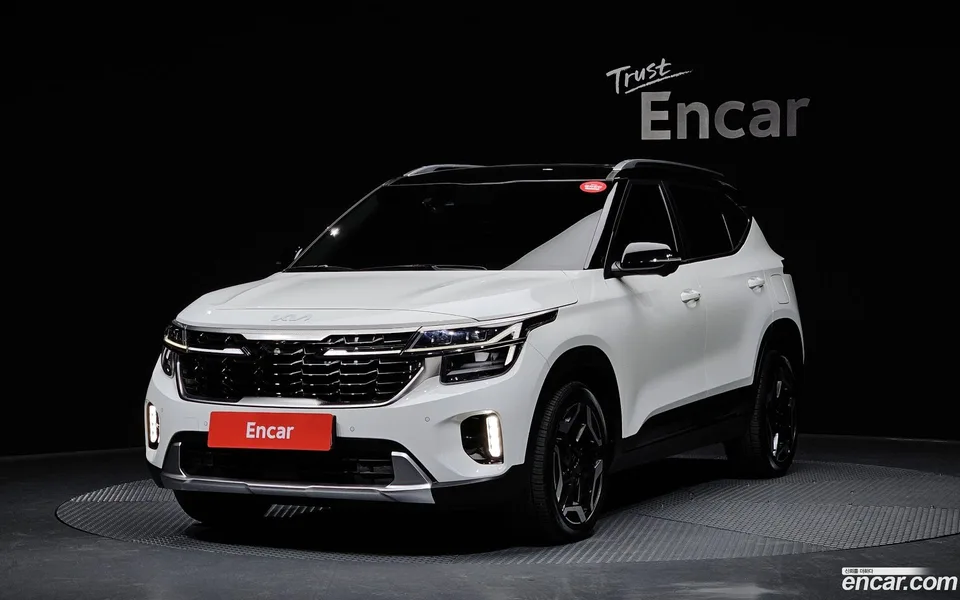 Kia Seltos 1.6 2WD 2023 — фото 1, купить с доставкой в Москву