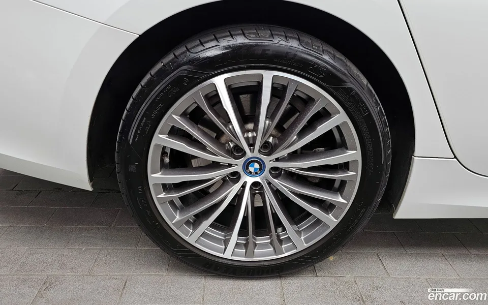 BMW 3 Series 320e 2022 — миниатюра 5