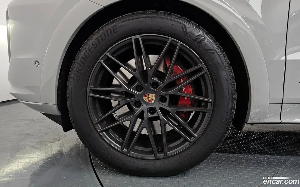 Porsche Cayenne 4.0 GTS 2025 — миниатюра 2