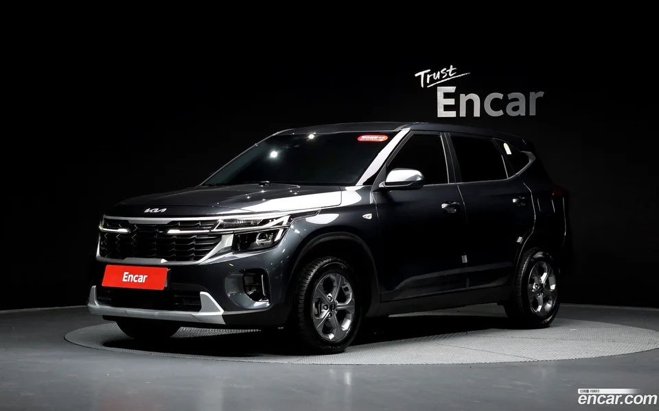 Kia Seltos 1.6 2WD 2023 — фото 1, купить с доставкой в Москву
