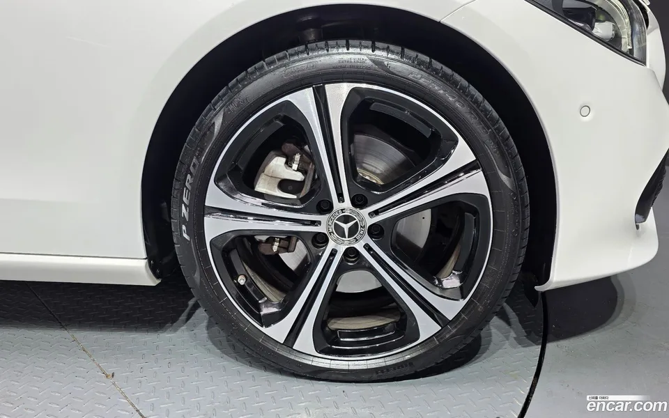 Mercedes-Benz C-Class C300 4MATIC 2023 — миниатюра 2