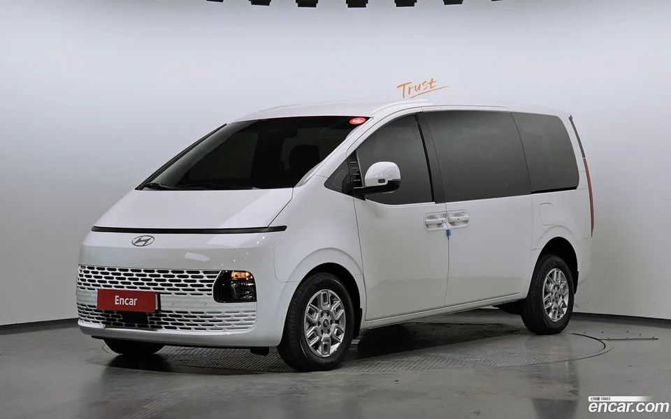 Hyundai Staria / 2025 — фото 1, купить с доставкой в Москву