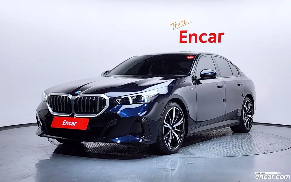BMW 5 Series 530i xDrive M 2025 — фото 1, купить с доставкой в Москву
