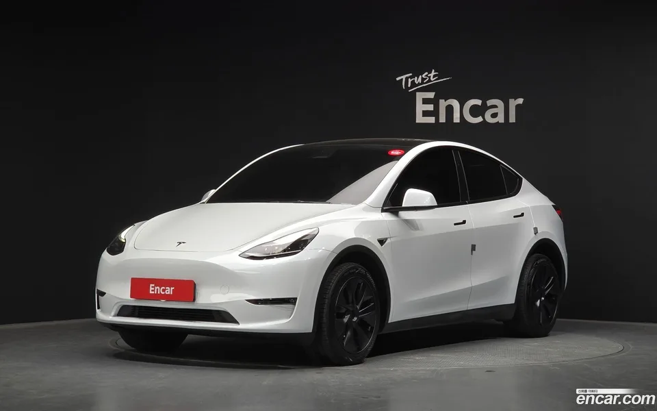 Tesla Model Y AWD 2024 — photo 1, buy with delivery to Moscow