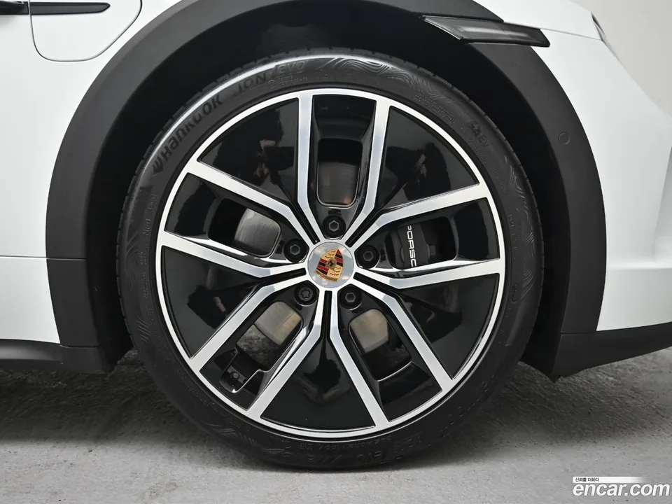 Porsche Taycan 4 2025 — миниатюра 2