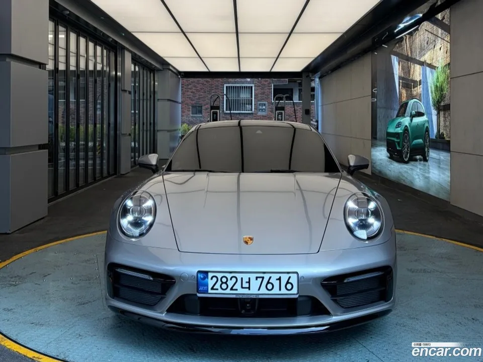 Porsche 911 (992) 2024 — миниатюра 3