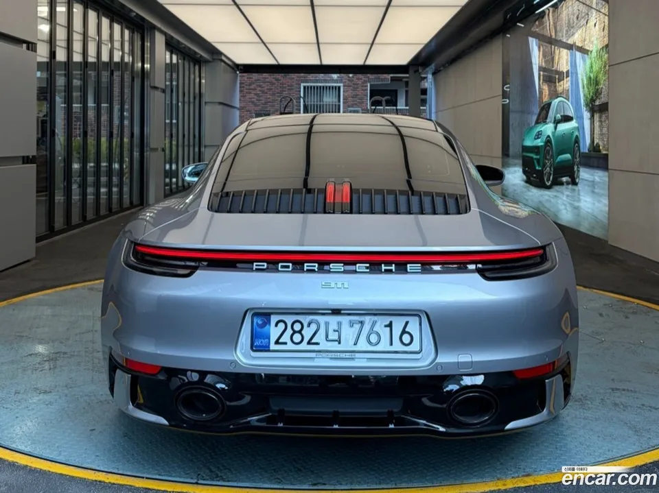 Porsche 911 (992) 2024 — миниатюра 4