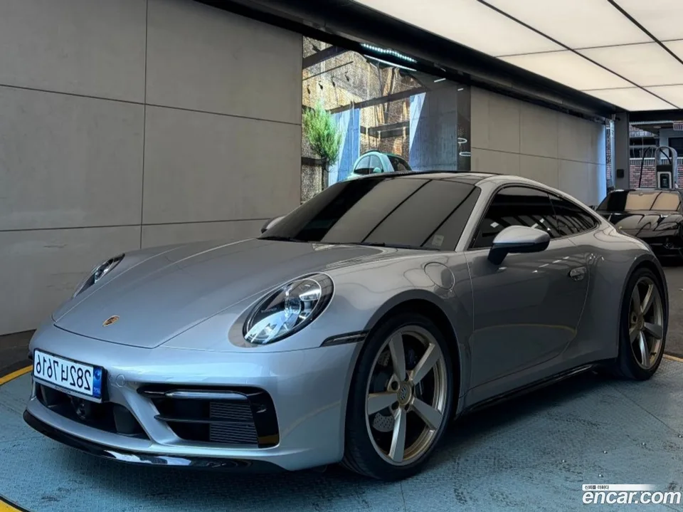 Porsche 911 (992) 2024