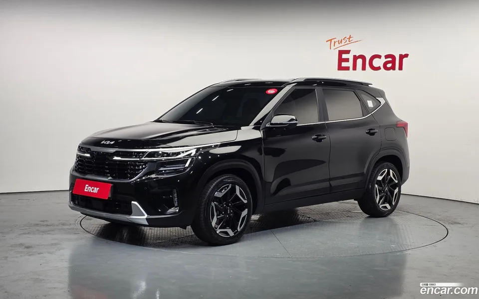 Kia Seltos 1.6 2WD 2023 — фото 1, купить с доставкой в Москву