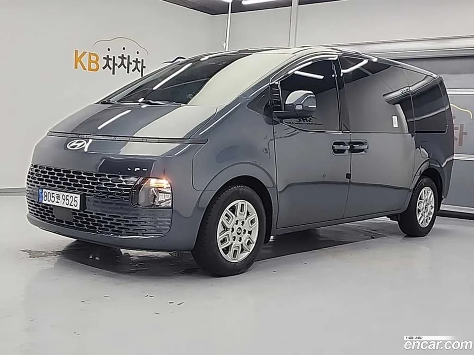 Hyundai Staria 5 2024 — фото 1, купить с доставкой в Москву
