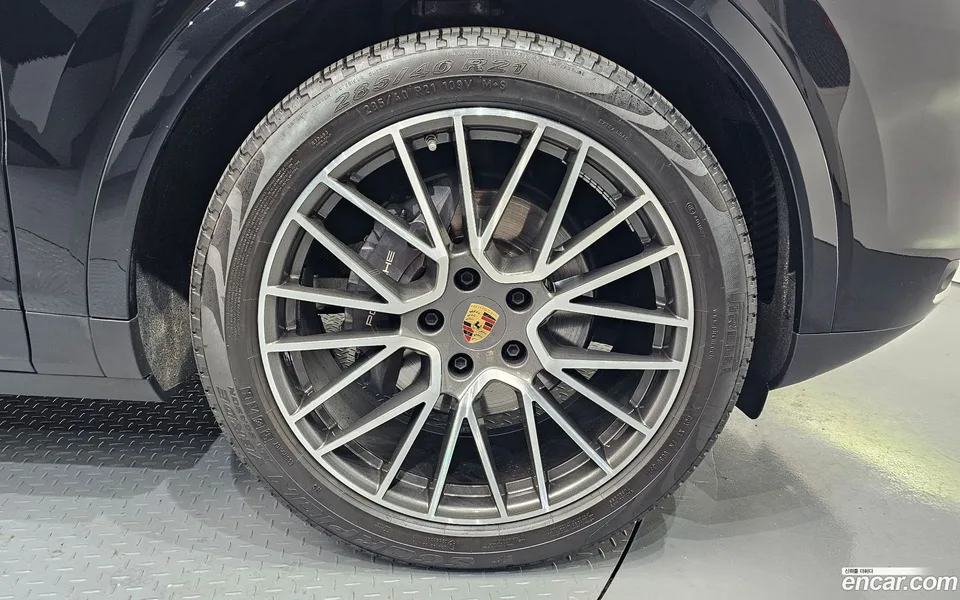Porsche Cayenne 3.0 2023 — миниатюра 2
