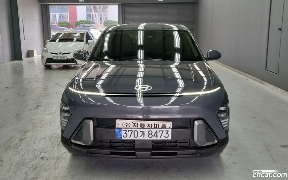Hyundai Kona Hybrid 2023 — миниатюра 3