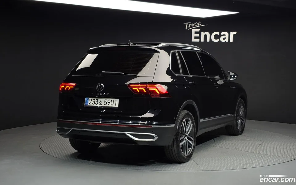 Volkswagen Tiguan 2.0 TDI 2023 — миниатюра 2